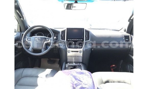Nunua Imported Toyota Land Cruiser White Gari ndani ya Import - Dubai nchini Hhohho Nunua Imported Toyota Land Cruiser White Gari ndani ya Import - Dubai nchini Hhohho