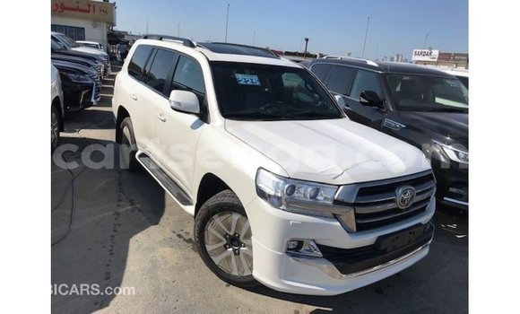 Nunua Imported Toyota Land Cruiser White Gari ndani ya Import - Dubai nchini Hhohho Nunua Imported Toyota Land Cruiser White Gari ndani ya Import - Dubai nchini Hhohho