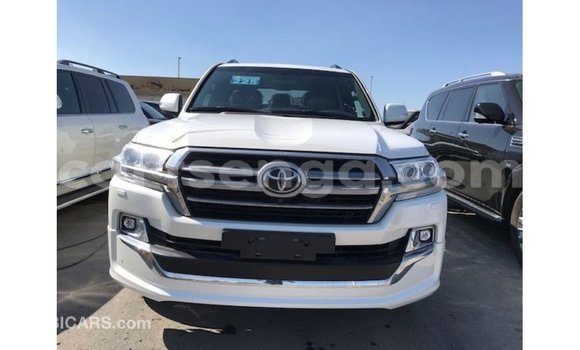 Nunua Imported Toyota Land Cruiser White Gari ndani ya Import - Dubai nchini Hhohho Nunua Imported Toyota Land Cruiser White Gari ndani ya Import - Dubai nchini Hhohho