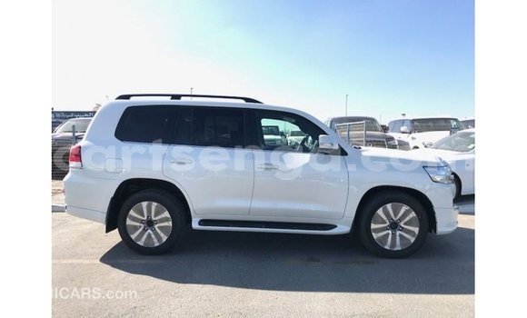 Nunua Imported Toyota Land Cruiser White Gari ndani ya Import - Dubai nchini Hhohho Nunua Imported Toyota Land Cruiser White Gari ndani ya Import - Dubai nchini Hhohho
