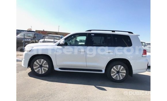 Nunua Imported Toyota Land Cruiser White Gari ndani ya Import - Dubai nchini Hhohho Nunua Imported Toyota Land Cruiser White Gari ndani ya Import - Dubai nchini Hhohho