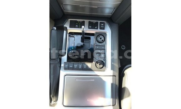 Nunua Imported Toyota Land Cruiser White Gari ndani ya Import - Dubai nchini Hhohho Nunua Imported Toyota Land Cruiser White Gari ndani ya Import - Dubai nchini Hhohho