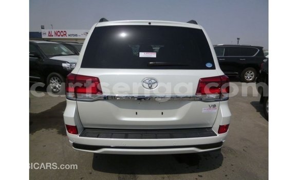 Buy Import Toyota Land Cruiser White Car in Import - Dubai in Hhohho Buy Import Toyota Land Cruiser White Car in Import - Dubai in Hhohho