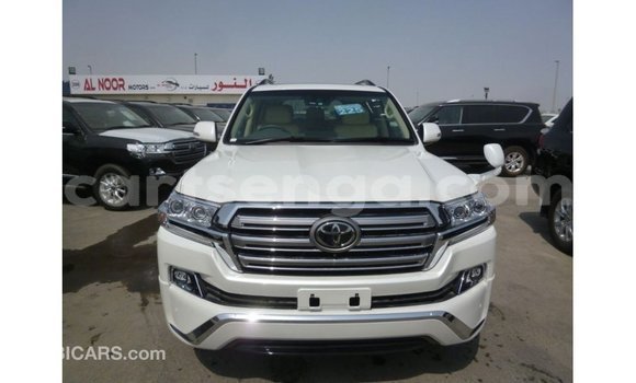 Buy Import Toyota Land Cruiser White Car in Import - Dubai in Hhohho Buy Import Toyota Land Cruiser White Car in Import - Dubai in Hhohho