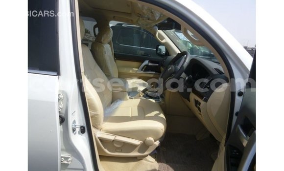 Buy Import Toyota Land Cruiser White Car in Import - Dubai in Hhohho Buy Import Toyota Land Cruiser White Car in Import - Dubai in Hhohho