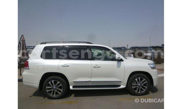 Buy Import Toyota Land Cruiser White Car in Import - Dubai in Hhohho Buy Import Toyota Land Cruiser White Car in Import - Dubai in Hhohho