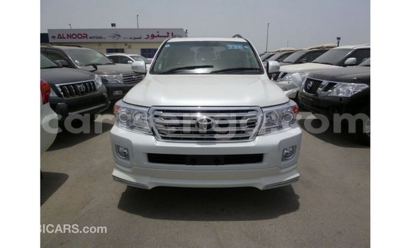 Acheter Import Voiture Toyota Land Cruiser Blanc à Import - Dubai, Hhohho Acheter Import Voiture Toyota Land Cruiser Blanc à Import - Dubai, Hhohho