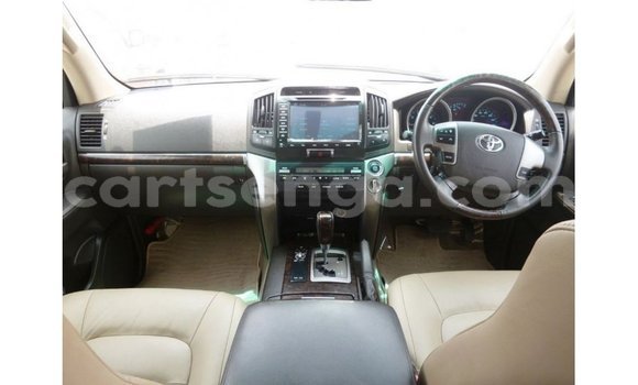 Acheter Import Voiture Toyota Land Cruiser Blanc à Import - Dubai, Hhohho Acheter Import Voiture Toyota Land Cruiser Blanc à Import - Dubai, Hhohho