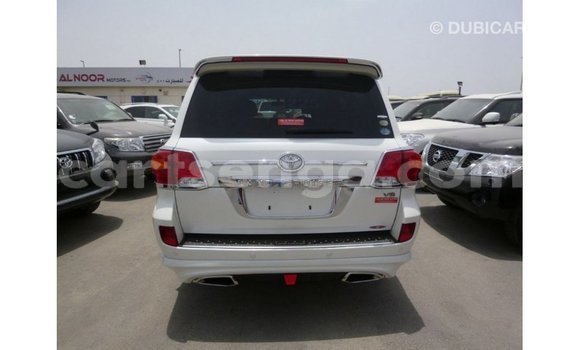 Acheter Import Voiture Toyota Land Cruiser Blanc à Import - Dubai, Hhohho Acheter Import Voiture Toyota Land Cruiser Blanc à Import - Dubai, Hhohho