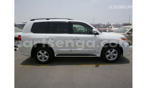 Acheter Import Voiture Toyota Land Cruiser Blanc à Import - Dubai, Hhohho Acheter Import Voiture Toyota Land Cruiser Blanc à Import - Dubai, Hhohho