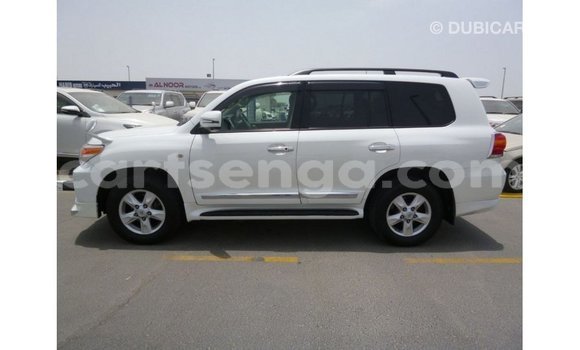 Acheter Import Voiture Toyota Land Cruiser Blanc à Import - Dubai, Hhohho Acheter Import Voiture Toyota Land Cruiser Blanc à Import - Dubai, Hhohho