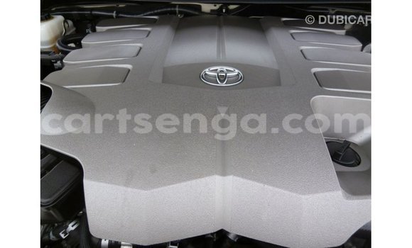 Acheter Import Voiture Toyota Land Cruiser Blanc à Import - Dubai, Hhohho Acheter Import Voiture Toyota Land Cruiser Blanc à Import - Dubai, Hhohho
