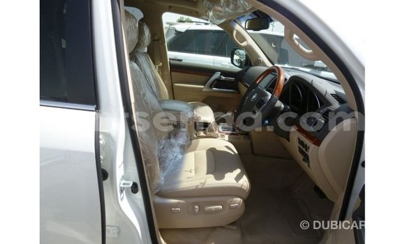 Nunua Imported Toyota Land Cruiser White Gari ndani ya Import - Dubai nchini Hhohho Nunua Imported Toyota Land Cruiser White Gari ndani ya Import - Dubai nchini Hhohho