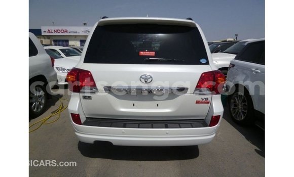 Nunua Imported Toyota Land Cruiser White Gari ndani ya Import - Dubai nchini Hhohho Nunua Imported Toyota Land Cruiser White Gari ndani ya Import - Dubai nchini Hhohho