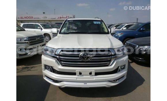 Acheter Import Voiture Toyota Land Cruiser Blanc à Import - Dubai, Hhohho Acheter Import Voiture Toyota Land Cruiser Blanc à Import - Dubai, Hhohho