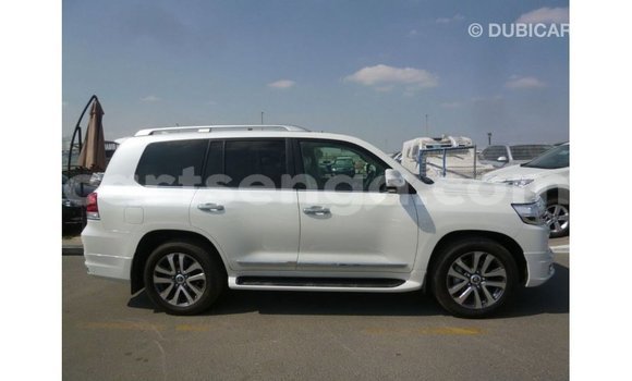 Acheter Import Voiture Toyota Land Cruiser Blanc à Import - Dubai, Hhohho Acheter Import Voiture Toyota Land Cruiser Blanc à Import - Dubai, Hhohho