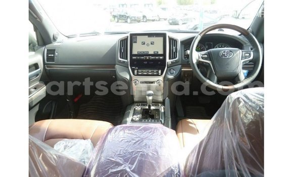 Nunua Imported Toyota Land Cruiser White Gari ndani ya Import - Dubai nchini Hhohho Nunua Imported Toyota Land Cruiser White Gari ndani ya Import - Dubai nchini Hhohho