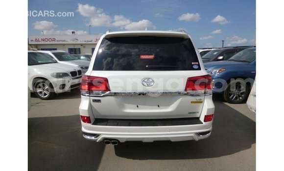 Nunua Imported Toyota Land Cruiser White Gari ndani ya Import - Dubai nchini Hhohho Nunua Imported Toyota Land Cruiser White Gari ndani ya Import - Dubai nchini Hhohho
