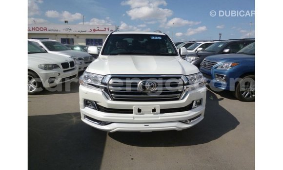 Nunua Imported Toyota Land Cruiser White Gari ndani ya Import - Dubai nchini Hhohho Nunua Imported Toyota Land Cruiser White Gari ndani ya Import - Dubai nchini Hhohho