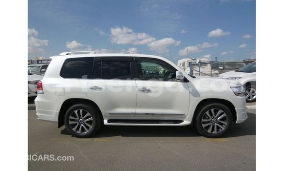 Nunua Imported Toyota Land Cruiser White Gari ndani ya Import - Dubai nchini Hhohho Nunua Imported Toyota Land Cruiser White Gari ndani ya Import - Dubai nchini Hhohho