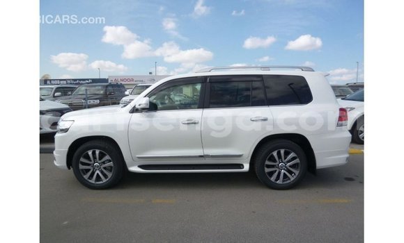 Nunua Imported Toyota Land Cruiser White Gari ndani ya Import - Dubai nchini Hhohho Nunua Imported Toyota Land Cruiser White Gari ndani ya Import - Dubai nchini Hhohho