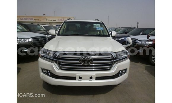 Buy Import Toyota Land Cruiser White Car in Import - Dubai in Hhohho Buy Import Toyota Land Cruiser White Car in Import - Dubai in Hhohho