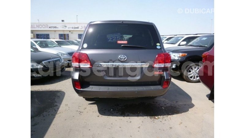 Big with watermark toyota land cruiser hhohho import dubai 15317