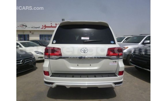 Nunua Imported Toyota Land Cruiser White Gari ndani ya Import - Dubai nchini Hhohho Nunua Imported Toyota Land Cruiser White Gari ndani ya Import - Dubai nchini Hhohho