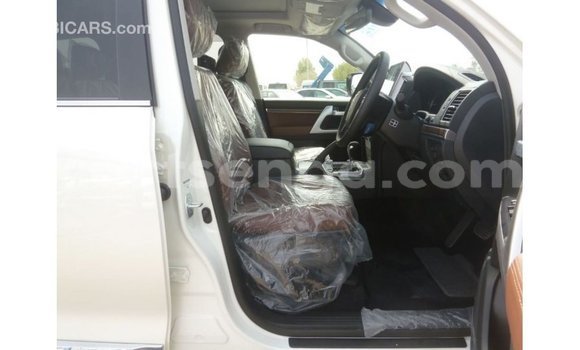 Nunua Imported Toyota Land Cruiser White Gari ndani ya Import - Dubai nchini Hhohho Nunua Imported Toyota Land Cruiser White Gari ndani ya Import - Dubai nchini Hhohho