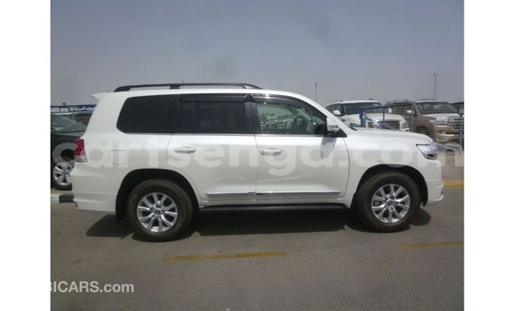 Nunua Imported Toyota Land Cruiser White Gari ndani ya Import - Dubai nchini Hhohho Nunua Imported Toyota Land Cruiser White Gari ndani ya Import - Dubai nchini Hhohho
