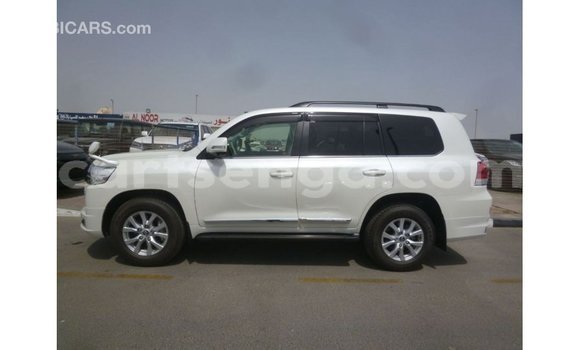 Nunua Imported Toyota Land Cruiser White Gari ndani ya Import - Dubai nchini Hhohho Nunua Imported Toyota Land Cruiser White Gari ndani ya Import - Dubai nchini Hhohho