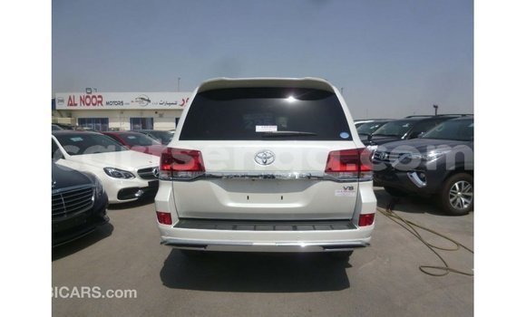 Buy Import Toyota Land Cruiser White Car in Import - Dubai in Hhohho Buy Import Toyota Land Cruiser White Car in Import - Dubai in Hhohho