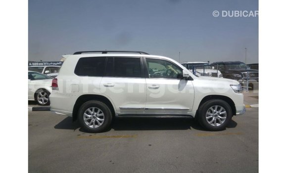 Buy Import Toyota Land Cruiser White Car in Import - Dubai in Hhohho Buy Import Toyota Land Cruiser White Car in Import - Dubai in Hhohho