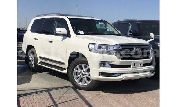 Acheter Import Voiture Toyota Land Cruiser Blanc à Import - Dubai, Hhohho Acheter Import Voiture Toyota Land Cruiser Blanc à Import - Dubai, Hhohho