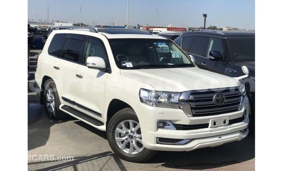 Acheter Import Voiture Toyota Land Cruiser Blanc à Import - Dubai, Hhohho Acheter Import Voiture Toyota Land Cruiser Blanc à Import - Dubai, Hhohho