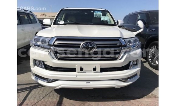 Acheter Import Voiture Toyota Land Cruiser Blanc à Import - Dubai, Hhohho Acheter Import Voiture Toyota Land Cruiser Blanc à Import - Dubai, Hhohho