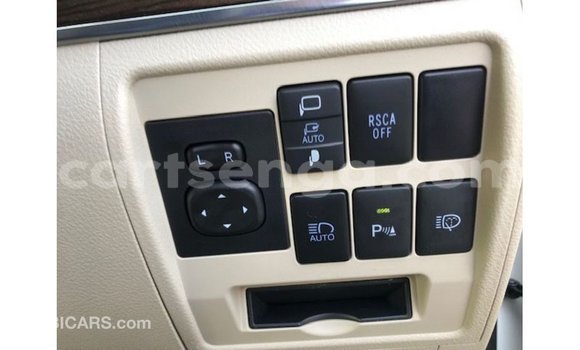 Acheter Import Voiture Toyota Land Cruiser Blanc à Import - Dubai, Hhohho Acheter Import Voiture Toyota Land Cruiser Blanc à Import - Dubai, Hhohho