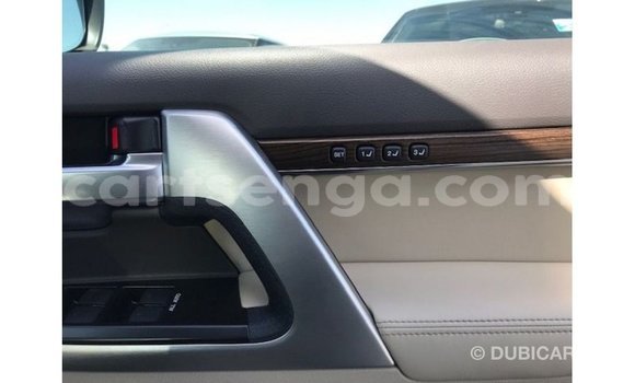 Acheter Import Voiture Toyota Land Cruiser Blanc à Import - Dubai, Hhohho Acheter Import Voiture Toyota Land Cruiser Blanc à Import - Dubai, Hhohho