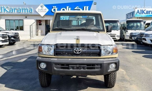 Buy Import Toyota Land Cruiser Beige Car in Import - Dubai in Hhohho Buy Import Toyota Land Cruiser Beige Car in Import - Dubai in Hhohho