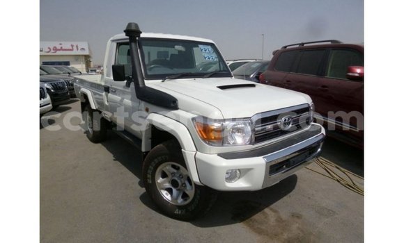 Acheter Import Voiture Toyota Land Cruiser Blanc à Import - Dubai, Hhohho Acheter Import Voiture Toyota Land Cruiser Blanc à Import - Dubai, Hhohho