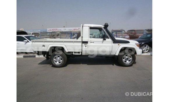 Buy Import Toyota Land Cruiser White Car in Import - Dubai in Hhohho Buy Import Toyota Land Cruiser White Car in Import - Dubai in Hhohho