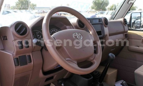 Buy Import Toyota Land Cruiser Beige Car in Import - Dubai in Hhohho Buy Import Toyota Land Cruiser Beige Car in Import - Dubai in Hhohho