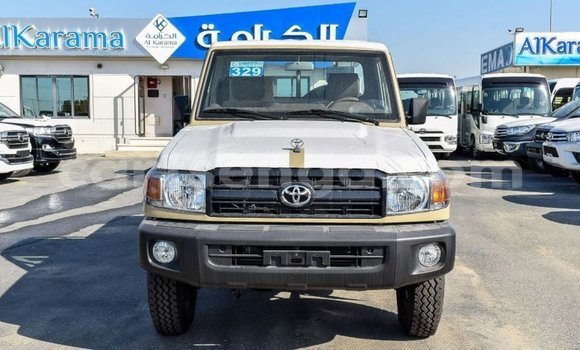Buy Import Toyota Land Cruiser Beige Car in Import - Dubai in Hhohho Buy Import Toyota Land Cruiser Beige Car in Import - Dubai in Hhohho