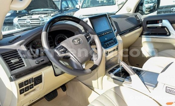 Buy Import Toyota Land Cruiser White Car in Import - Dubai in Hhohho Buy Import Toyota Land Cruiser White Car in Import - Dubai in Hhohho