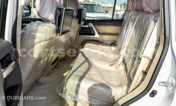 Buy Import Toyota Land Cruiser White Car in Import - Dubai in Hhohho Buy Import Toyota Land Cruiser White Car in Import - Dubai in Hhohho