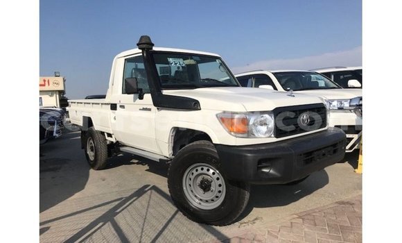 Buy Import Toyota Land Cruiser White Car in Import - Dubai in Hhohho Buy Import Toyota Land Cruiser White Car in Import - Dubai in Hhohho