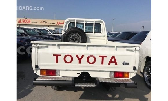 Buy Import Toyota Land Cruiser White Car in Import - Dubai in Hhohho Buy Import Toyota Land Cruiser White Car in Import - Dubai in Hhohho