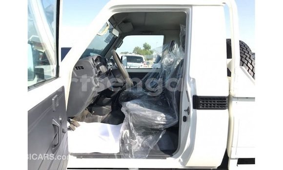 Buy Import Toyota Land Cruiser White Car in Import - Dubai in Hhohho Buy Import Toyota Land Cruiser White Car in Import - Dubai in Hhohho