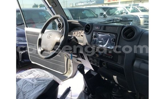 Buy Import Toyota Land Cruiser White Car in Import - Dubai in Hhohho Buy Import Toyota Land Cruiser White Car in Import - Dubai in Hhohho