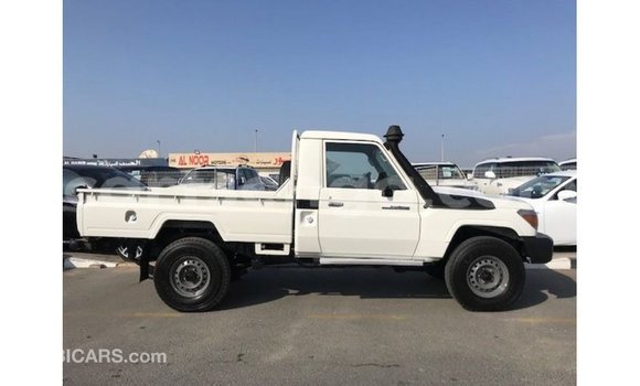Buy Import Toyota Land Cruiser White Car in Import - Dubai in Hhohho Buy Import Toyota Land Cruiser White Car in Import - Dubai in Hhohho